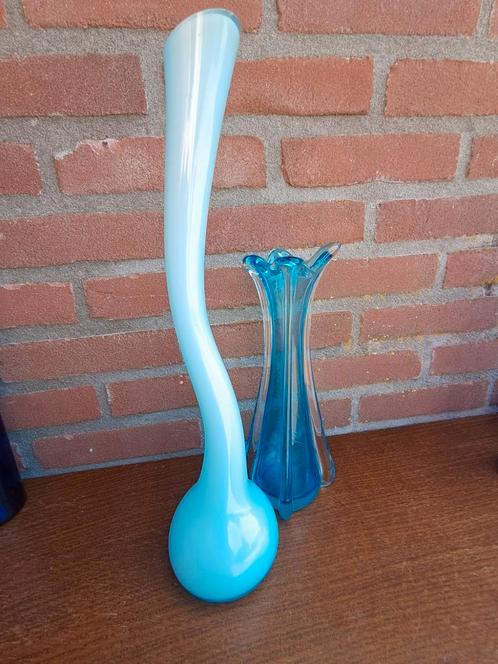 Prachtige turquoise glazen vazen., Antiek en Kunst, Antiek | Vazen, Ophalen of Verzenden