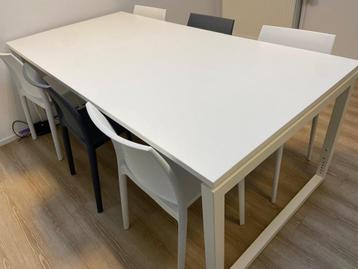 Eettafel 180x100x76 tafel in hoogte verstelb incl 6 stoelen beschikbaar voor biedingen