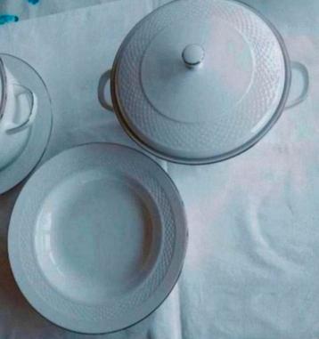 Wit servies Hutschenreuther CM relief rand zilveren bies  beschikbaar voor biedingen