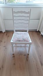 Gratis af te halen Witte stoel met bloemetjes zitting, Huis en Inrichting, Stoelen, Ophalen, Gebruikt