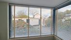 2 jaloezien van Luxaflex wit aluminium, Huis en Inrichting, Stoffering | Gordijnen en Lamellen, Ophalen, Gebruikt, Crème