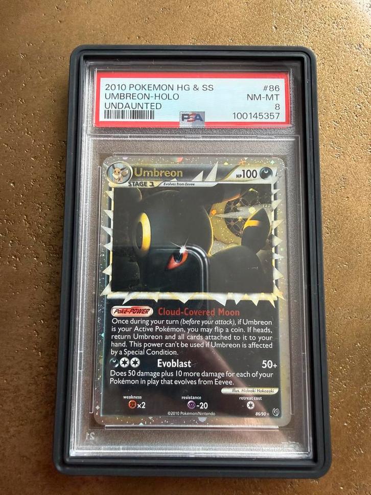 Umbreon 86/90 Holo (PSA 8) - Undaunted, Hobby en Vrije tijd, Verzamelkaartspellen | Pokémon, Zo goed als nieuw, Losse kaart, Ophalen of Verzenden