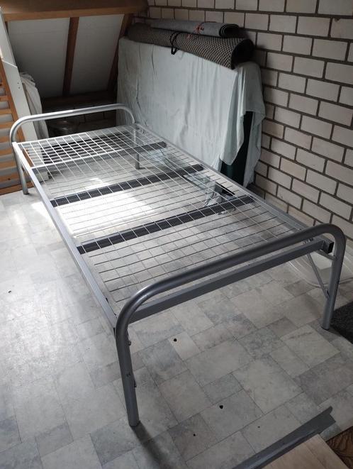 Opklapbed  logeerbed, Huis en Inrichting, Slaapkamer | Bedden, Gebruikt, Eenpersoons, 90 cm, 200 cm, Metaal, Grijs, Ophalen