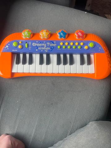 Kinder keyboard met licht gebruikt maar wel schoon beschikbaar voor biedingen