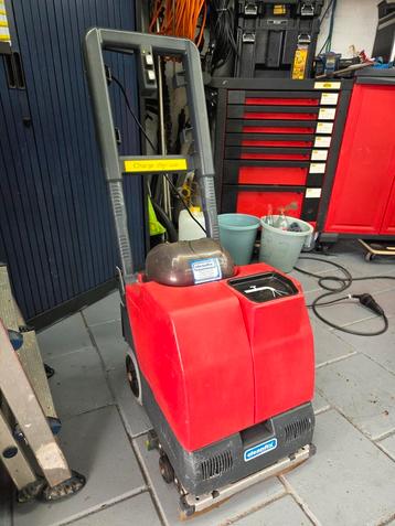 Cleanfix ra320ibc schrobzuigmachine  beschikbaar voor biedingen