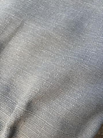 2 paar deels verduisterende gordijnen beschikbaar voor biedingen