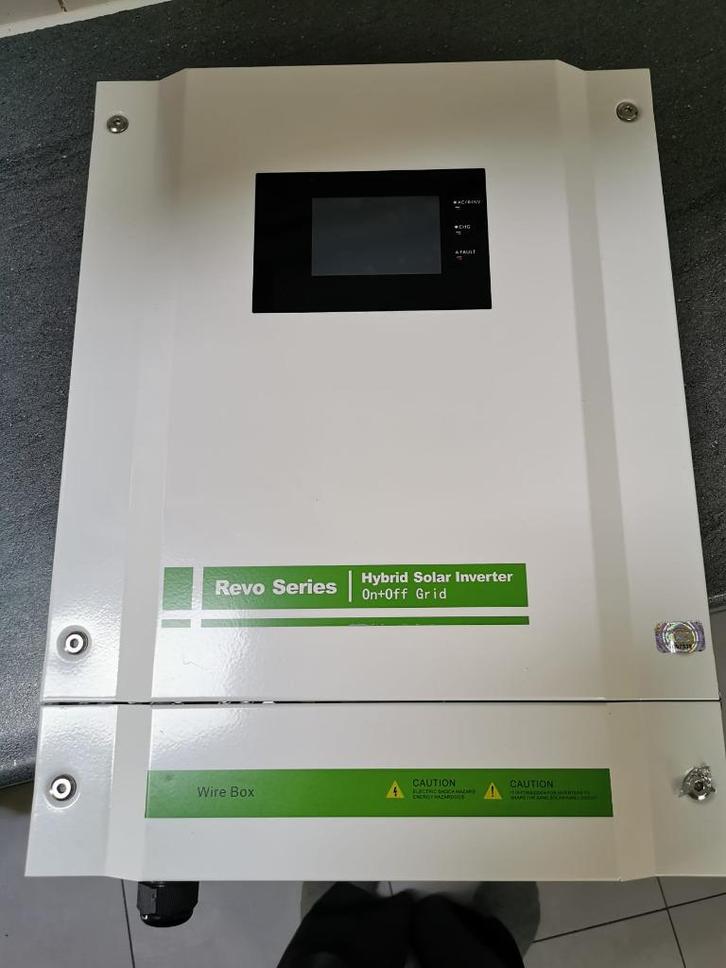 Revo II Hybride solar omvormer 5.5 Kw, Doe-het-zelf en Verbouw, Overige Doe-het-zelf en Verbouw, Gebruikt, Ophalen of Verzenden