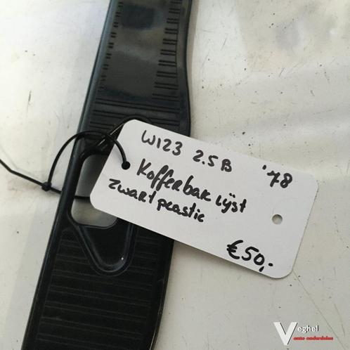 Mercedes W123 1978 Kofferbaklijst Plastic boven slot zie fot, Auto-onderdelen, Overige Auto-onderdelen, Gebruikt, Ophalen