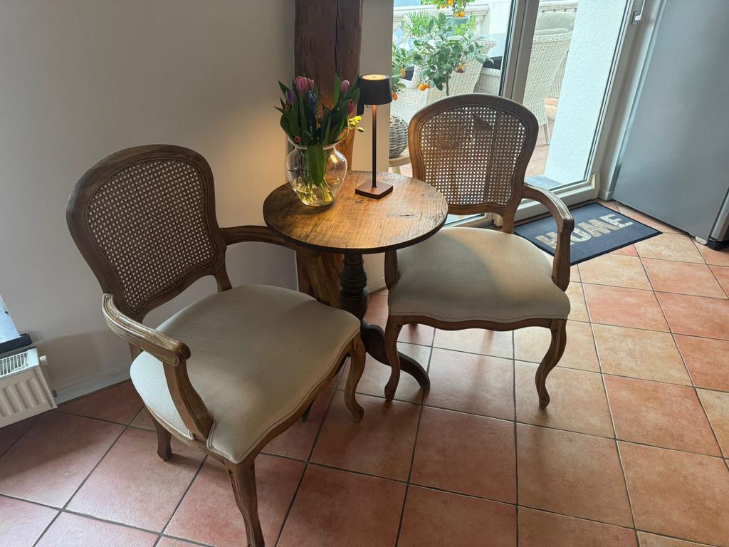 Twee nette stoelen met rieten rugleuning en stoffen zitting, Twee, Overige kleuren, Ophalen of Verzenden, Zo goed als nieuw