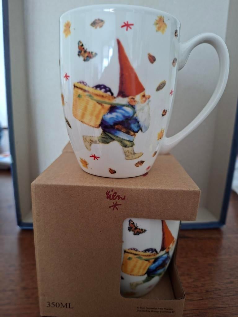 Rien Poortvliet Kabouter Mok 350 ml - Nieuw, Keramiek, Nieuw, Ophalen of Verzenden, Overige stijlen