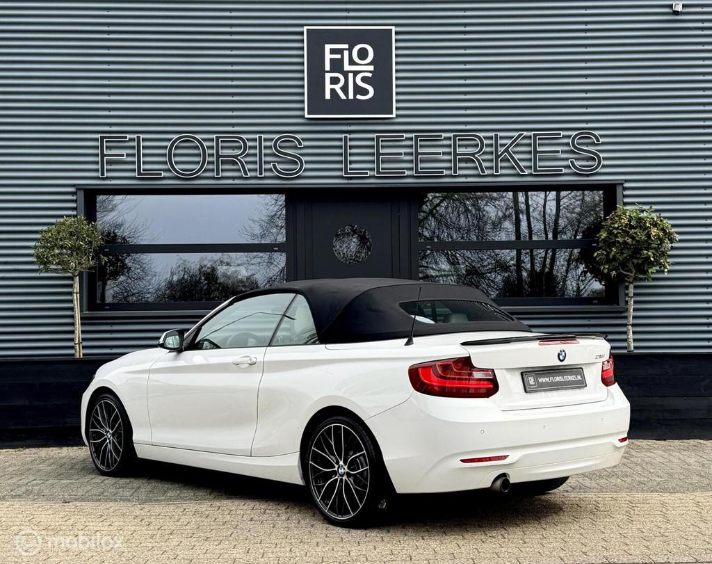 BMW 2-serie Cabrio 218i | Sport | Beige Leer | Navi | 19'', Auto's, BMW, Cabriolet, 4 stoelen, Wit, Leder