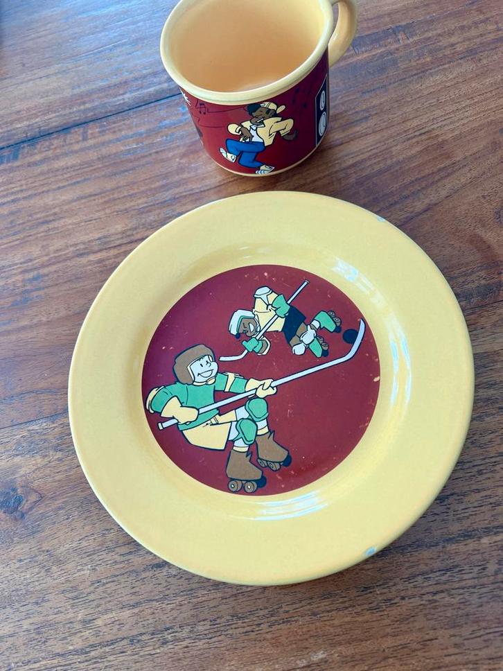 Stenen retro/vintage kinder bordje en mok van Sjors&Sjimmie, Huis en Inrichting, Keuken | Servies, Gebruikt, Bord(en), Overige stijlen