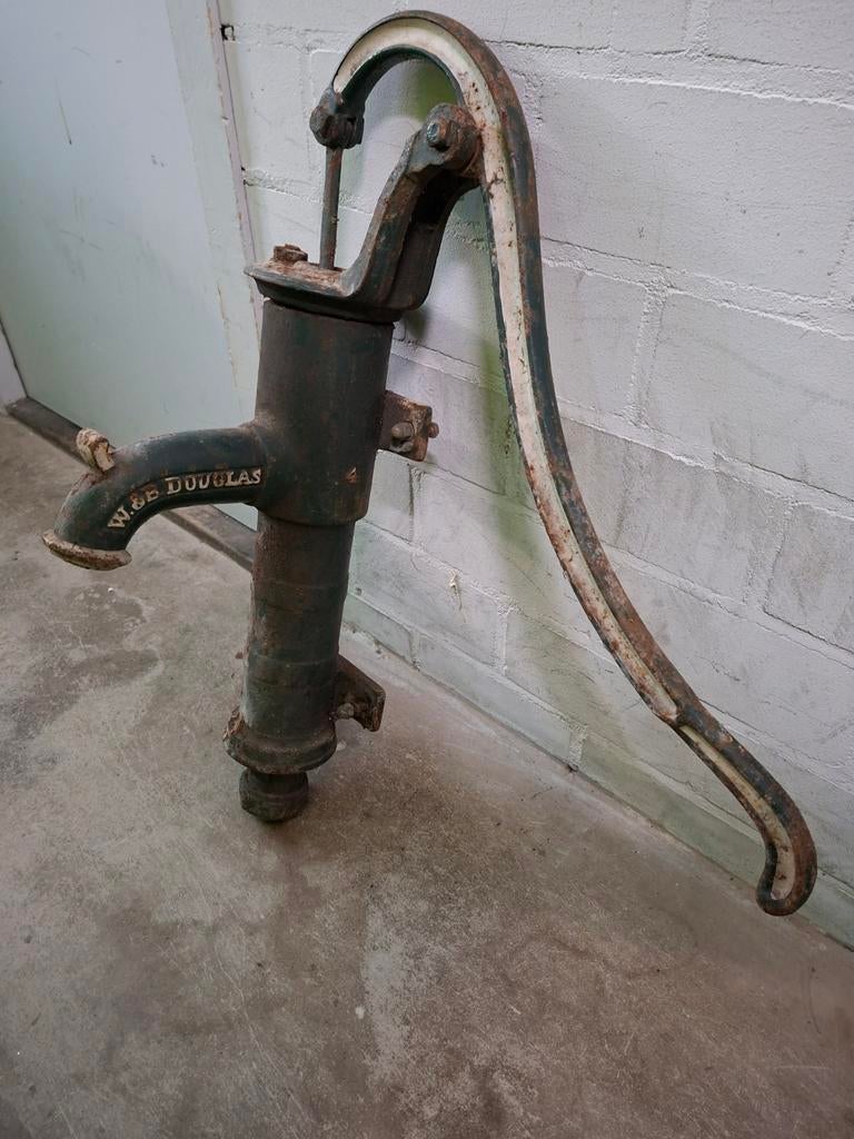 Antieke gietijzeren zwengelpomp - W. & B. Douglas, Ophalen of Verzenden