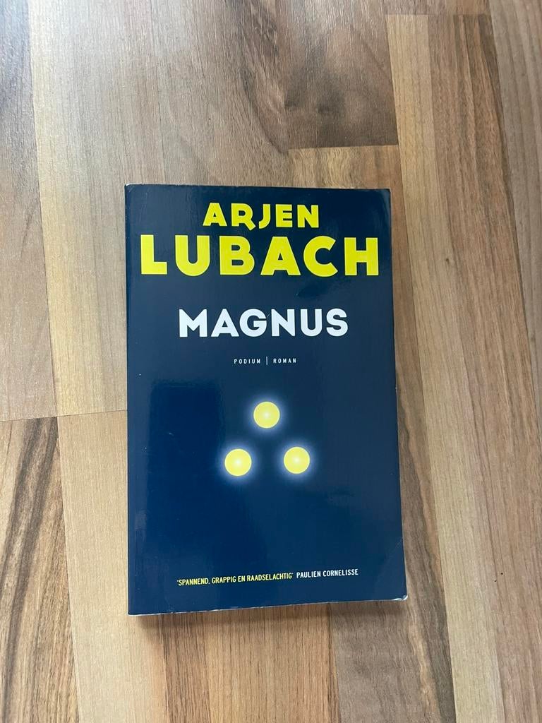 Arjen Lubach - Magnus, Ophalen of Verzenden, Zo goed als nieuw, Arjen Lubach