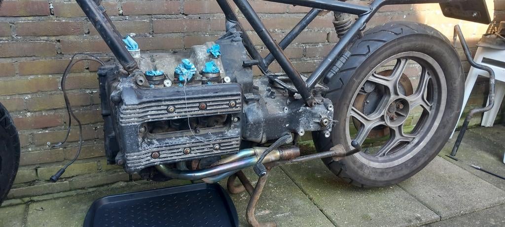 Motorblok van een BMW K75 uit 1991, Ophalen