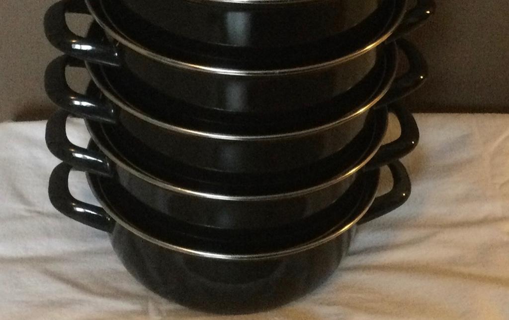 4 braadpannen of juspannen of mosselpannen of kookpannen, Overige materialen, Nieuw, Ophalen of Verzenden, Keramische plaat