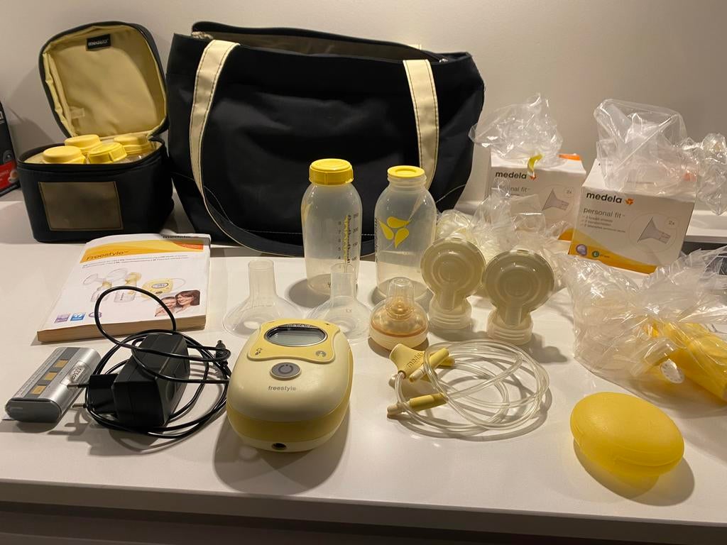 Medela Freestyle borstkolf Brand new bottles &breast shields, Kinderen en Baby's, Babyvoeding en Toebehoren, Ophalen of Verzenden