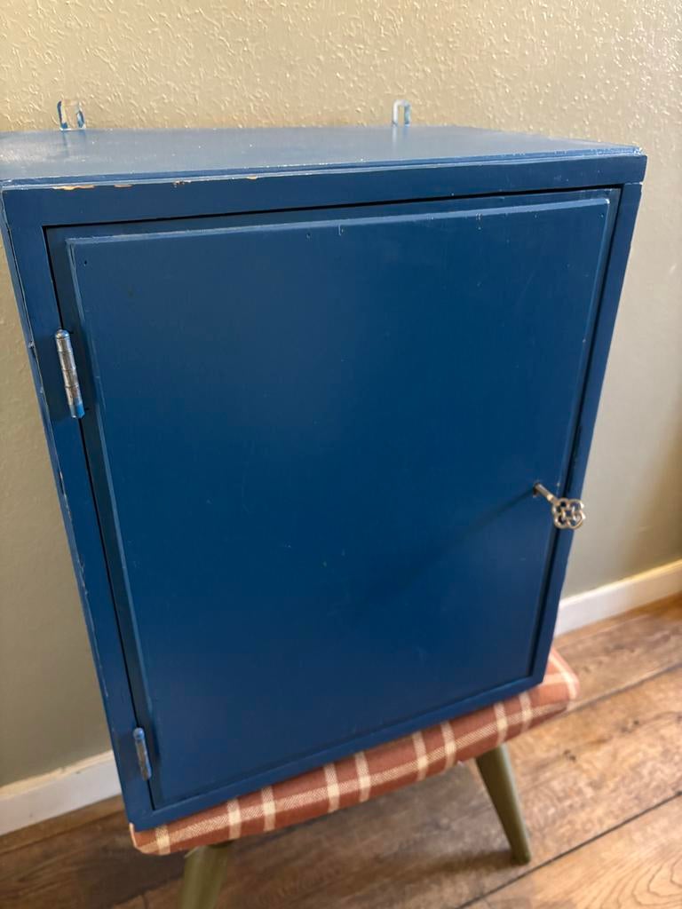 Blauwe wandkast met sleutel, Ophalen, Gebruikt