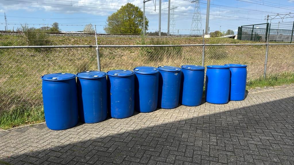 8 blauwe vaten 200 liter Ophalen, 150 liter of meer, Ophalen of Verzenden, Gebruikt, Kunststof