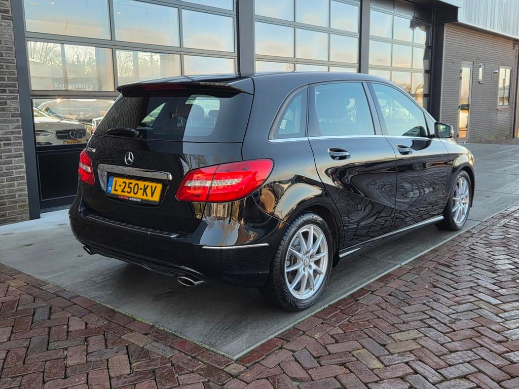 Mercedes-Benz B-klasse 250 Prestige | Autom | Leer | Stoelve, Auto's, Gebruikt, Euro 6, 4 cilinders, Zwart