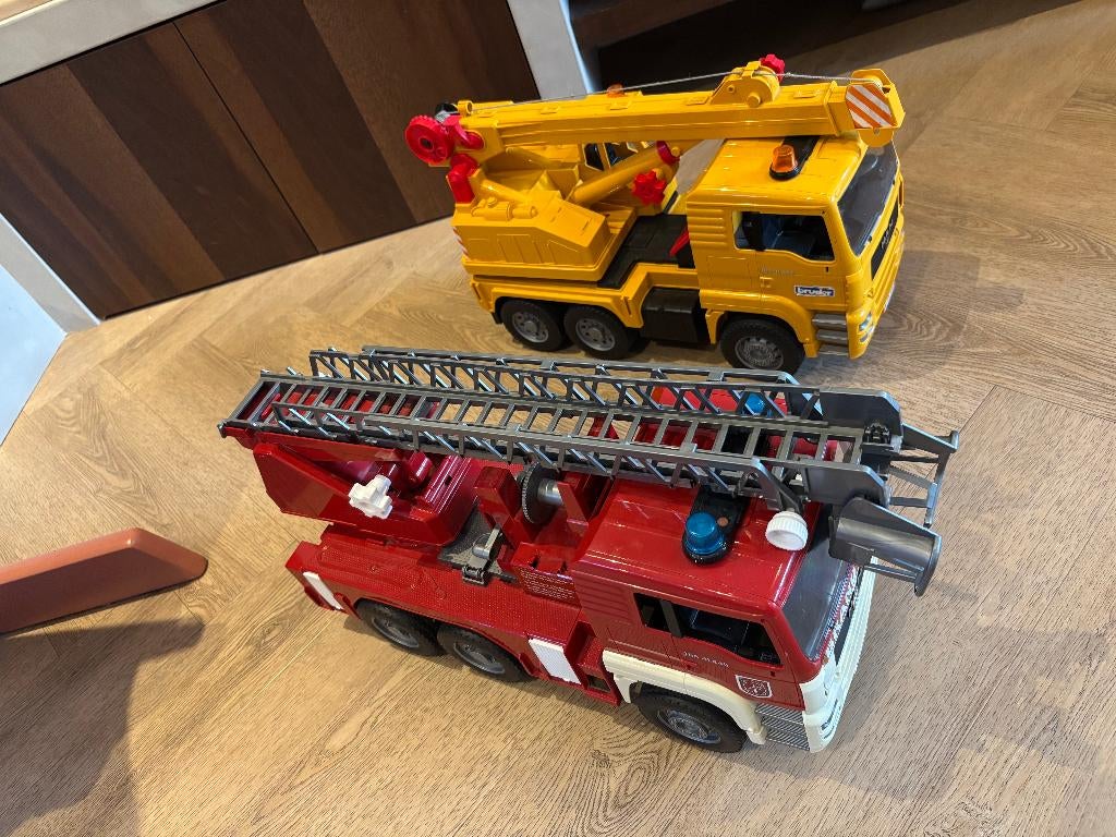 Bruder hijskraan en brandweerwagen, Ophalen of Verzenden, Gebruikt
