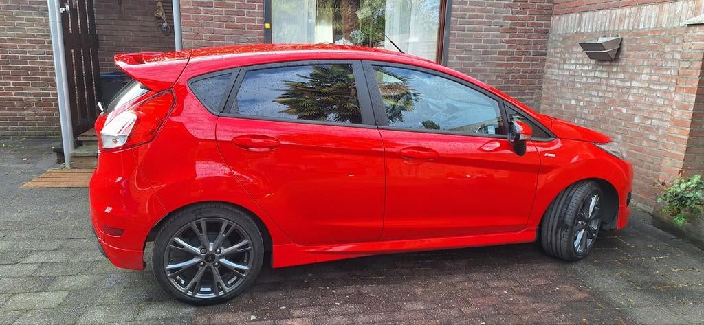 Ford Fiësta 1.0 Ecoboost 145pk 5dr 2017 Rood, Auto's, Voorwielaandrijving, 145 pk, Stof, Zwart