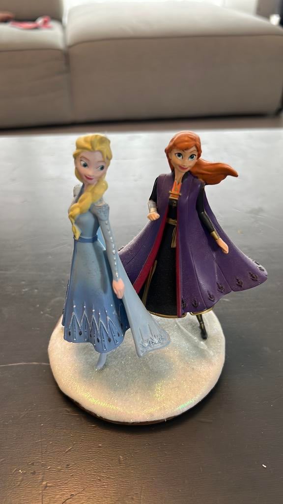 Frozen - Elsa & Anna standbeeld, Verzamelen, Disney, Ophalen, Overige figuren, Zo goed als nieuw, Beeldje of Figuurtje