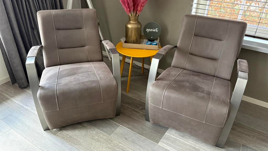 Twee luxe fauteuils aggy rvs armleuning als nieuw taupe, Huis en Inrichting, Fauteuils, Ophalen, Zo goed als nieuw, 75 tot 100 cm