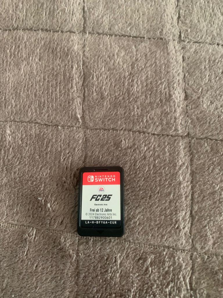 Nintendo Switch voetbalgame voetbalspelFC25 (FIFA 25), Ophalen, Eén computer, Zo goed als nieuw, 3 spelers of meer