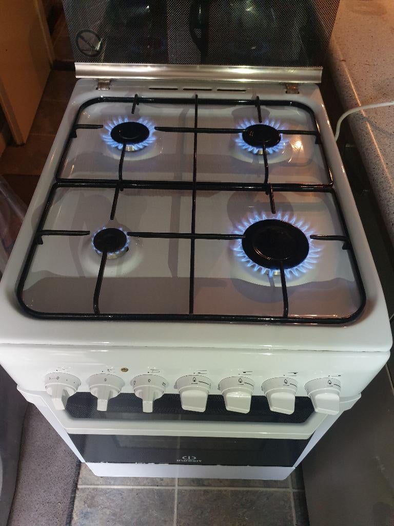 Indesit Gasfornuis+elektrische oven Werkt Super, Witgoed en Apparatuur, Fornuizen, Ophalen, Minder dan 85 cm, Grill, 4 kookzones