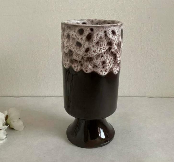 Vintage vaas bruin met wit glazuur Fat Lava 13 cm hoog, Antiek en Kunst, Antiek | Vazen, Ophalen of Verzenden