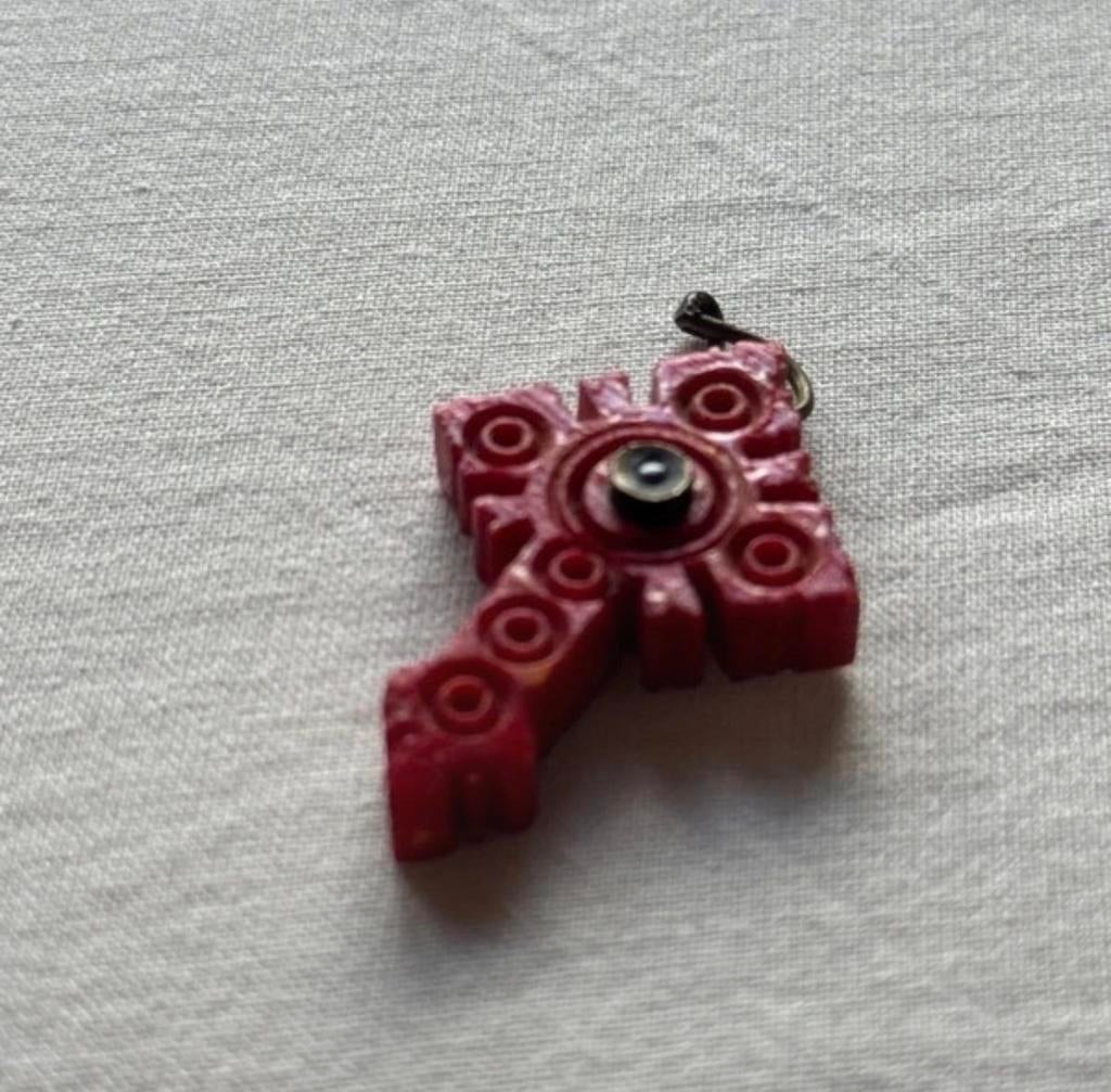 Antiek gesneden cinnaber religieus kruis met Stanhope scène, Ophalen of Verzenden