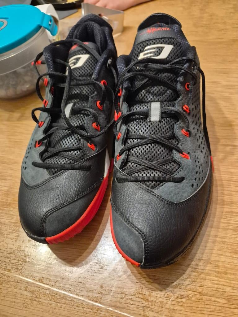 Nike air Jordan CP3 V||| black infrared, Sport en Fitness, Basketbal, Ophalen of Verzenden, Nieuw, Schoenen