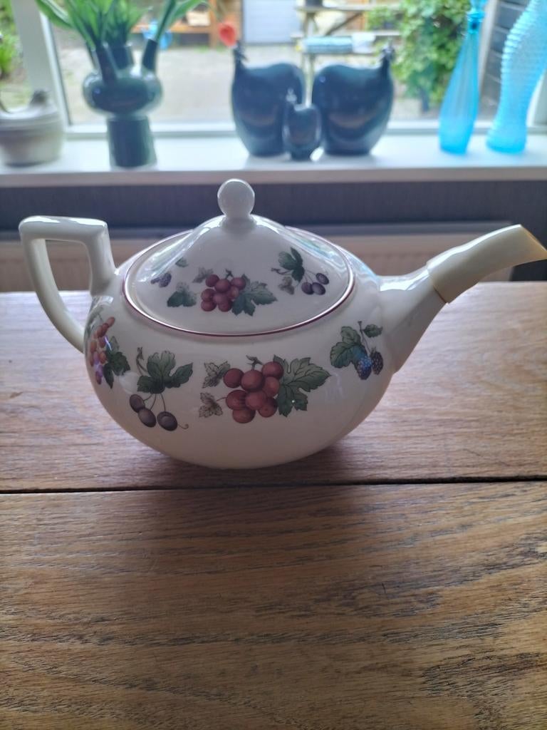 Wedgwood provence Vintage theepot met fruitdecoratie, Antiek en Kunst, Antiek | Servies los, Ophalen of Verzenden
