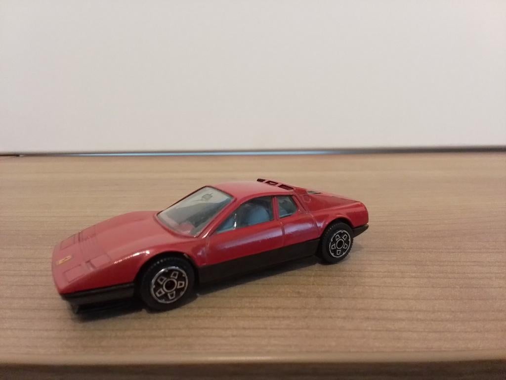 Burago.  FERRARI  512. rood., Hobby en Vrije tijd, Modelauto's | 1:43, Ophalen of Verzenden, Zo goed als nieuw, Auto, Overige merken