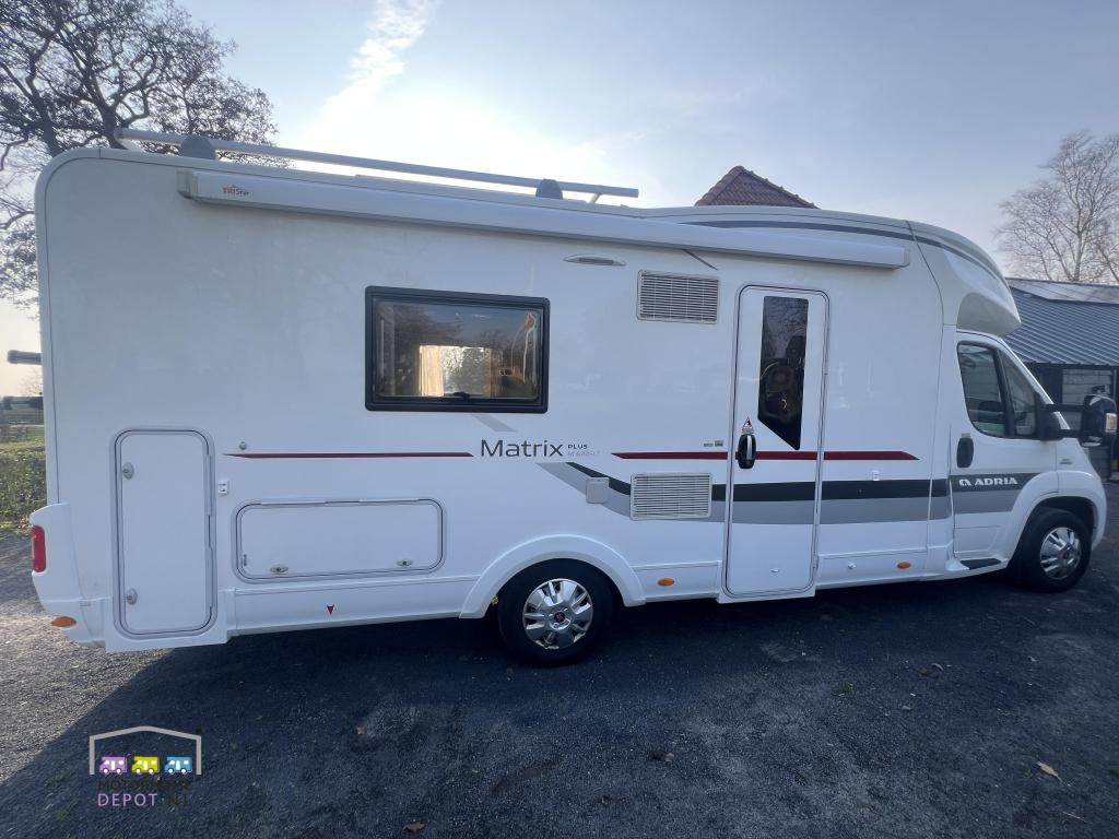 Adria Matrix M670 SLT | Lengte + Elektr. Hefbed | 2016 Euro5, Fiat, 7 tot 8 meter, Adria, Half-integraal