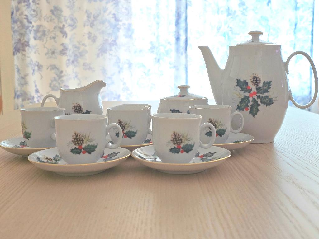 Koffieservies Premium Porcelain Tsjechoslowakije ongebruikt, Antiek en Kunst, Antiek | Servies compleet, Ophalen of Verzenden