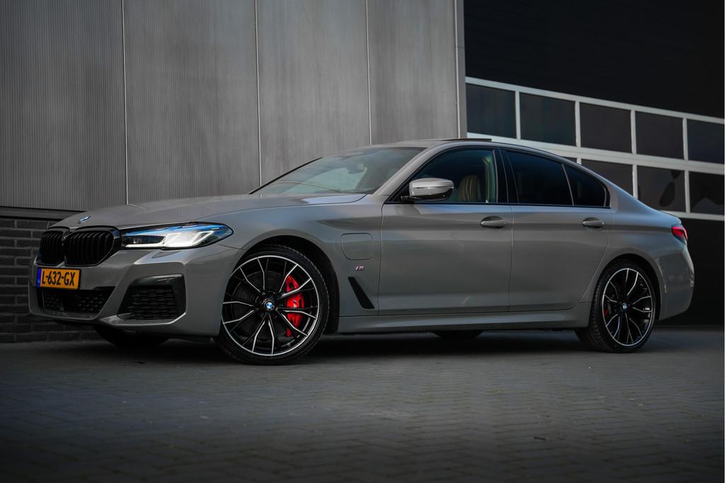 BMW 5 Serie 545e xDrive 395 pk Business Edition Plus M-Sport, Auto's, BMW, Gebruikt, Euro 6, 2000 kg, 120 €/maand