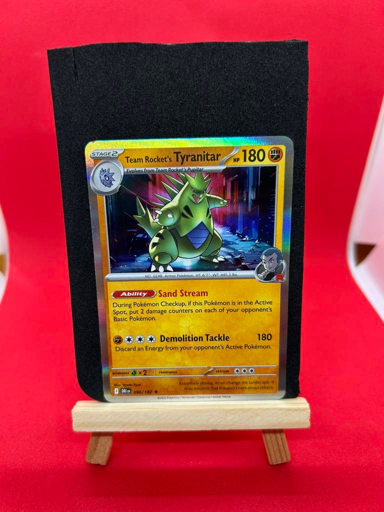 Tyranitar Evolution Set – Larvitar + Pupitar +Holo Tyranitar, Ophalen of Verzenden, Zo goed als nieuw