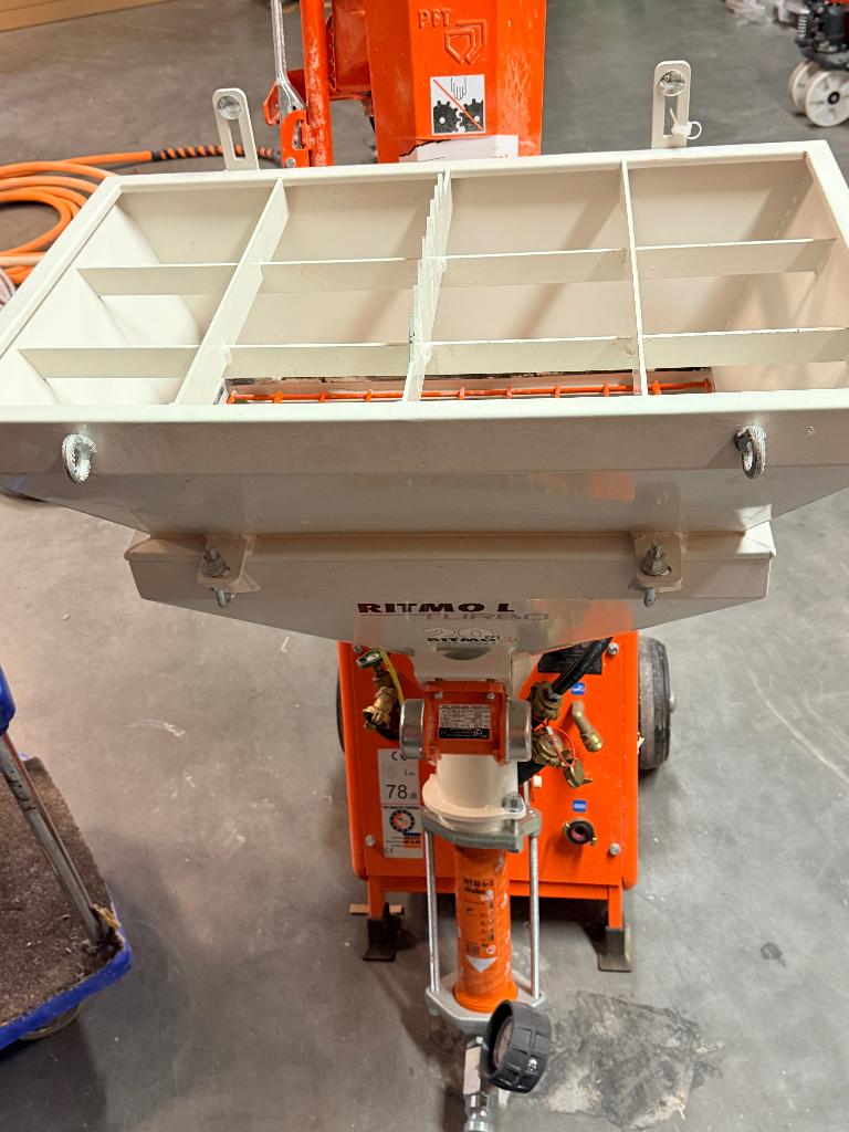 Ritmo Turbo X L, Diensten en Vakmensen, Stukadoors en Tegelzetters