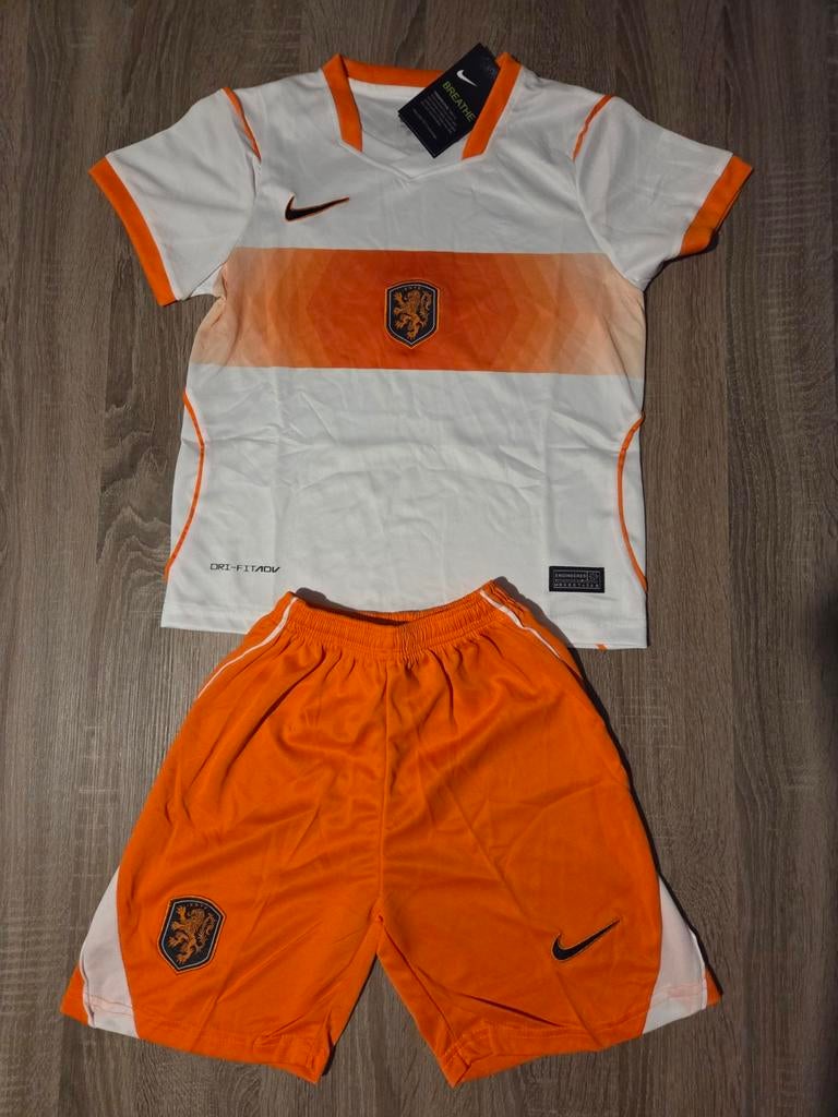 Nederlands elftal tenue uit maat 110-116, Sport en Fitness, Voetbal, Maat XS of kleiner, Ophalen of Verzenden, Nieuw, Set