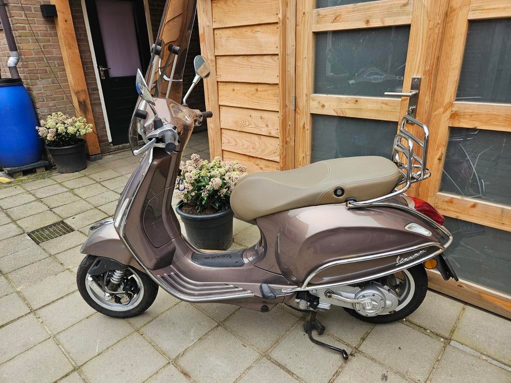 Vespa Primavera 4 takt ( Blauw kenteken ), Ophalen, Gebruikt, Benzine, Vespa