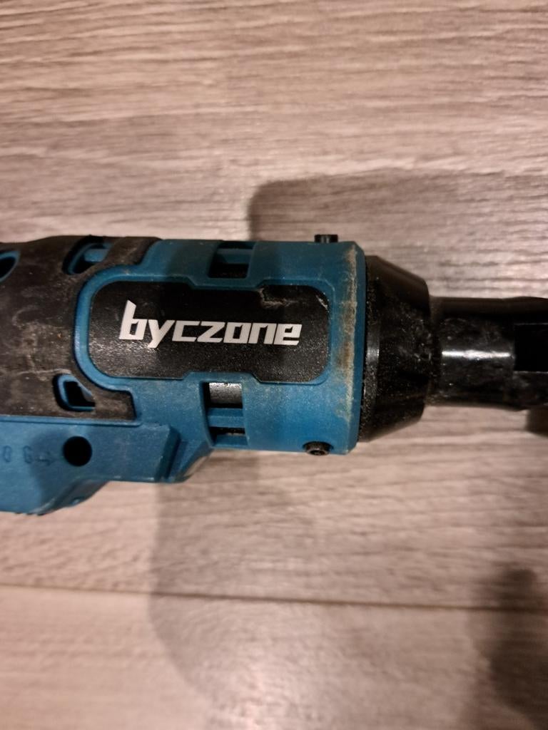 Byczone elektrische ratel, Ophalen