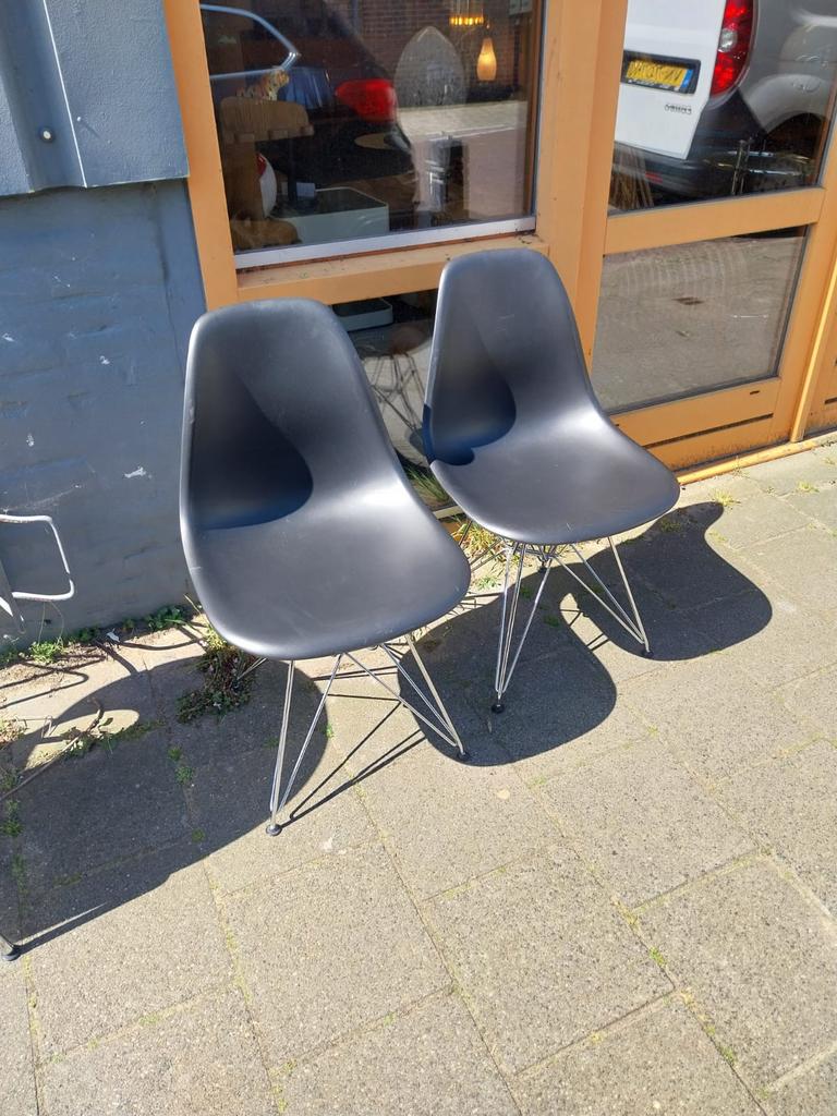 2 Vitra DRS stoelen, design Ray en Charles Eames., Ophalen, Zo goed als nieuw, Zwart