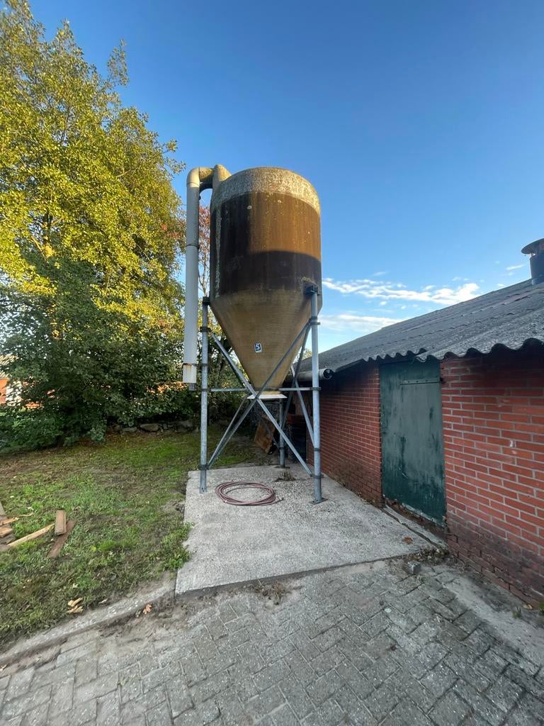 5 en 4 ton silo's - nagekeken en schoon, Ophalen