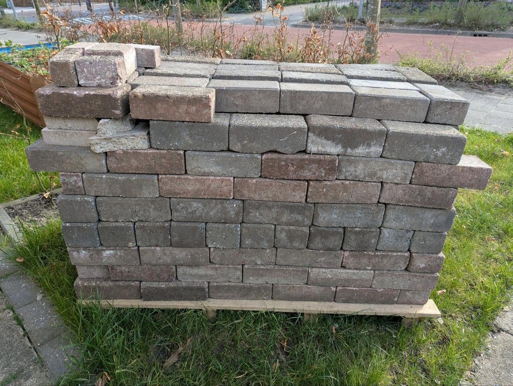 Pallet met stenen, Ophalen, Bakstenen