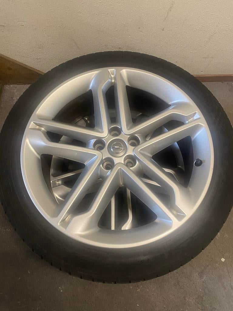 Originele Set Opel Mokka X 19 inch Velgen Met Zomerbanden, Auto-onderdelen, Banden en Velgen, Gebruikt, Banden en Velgen, Personenwagen