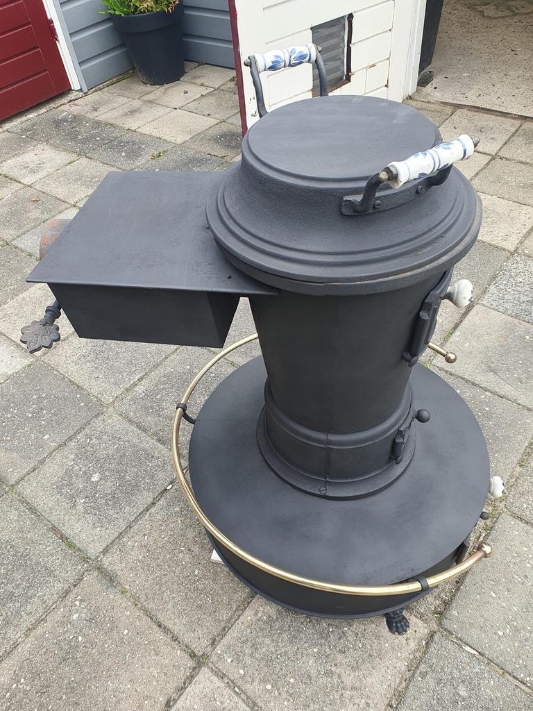 Zwarte houtkachel met messing ring, Huis en Inrichting, Kachels, Ophalen, Gebruikt, Houtkachel, Vrijstaand