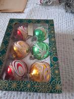 Oud doosje gekleurde kerstballen, Ophalen of Verzenden