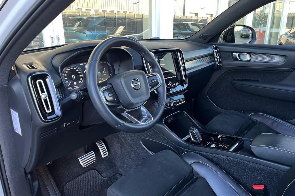 Volvo XC40 1.5 T5 Recharge R-Design | TREKHAAK | PANO | ADAP, Auto's, Volvo, Wit, Bedrijf, Hybride Elektrisch/Benzine, 3 cilinders